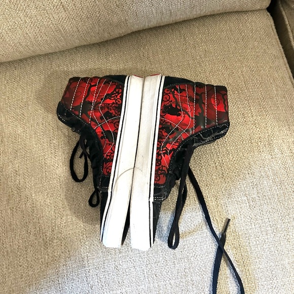 STRANGER THINGS HIGH TOP VANS- Limited Addition - Picture 2 of 8